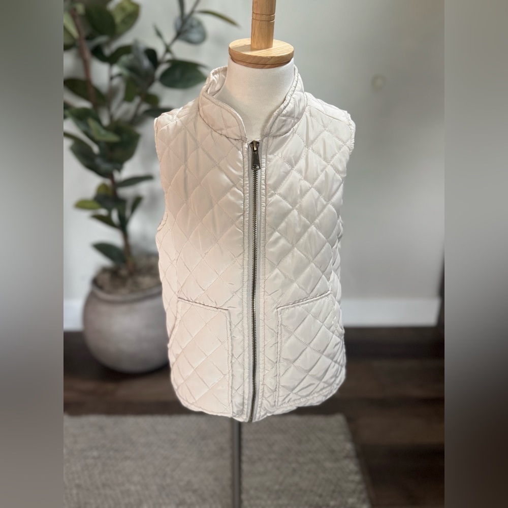 Girls Medium Quilted White Zip-Up Vest